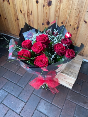 12 Luxury Red Rose Hand Tied